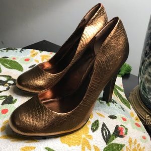 Jessica Simpson | Oscar Gold Snakeskin Heels